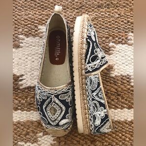 Dazzling Slip-ons 🥿